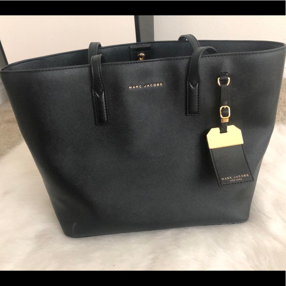 Marc Jacobs Handbags - 💯% Authentic Marc Jacobs Work Tote $295